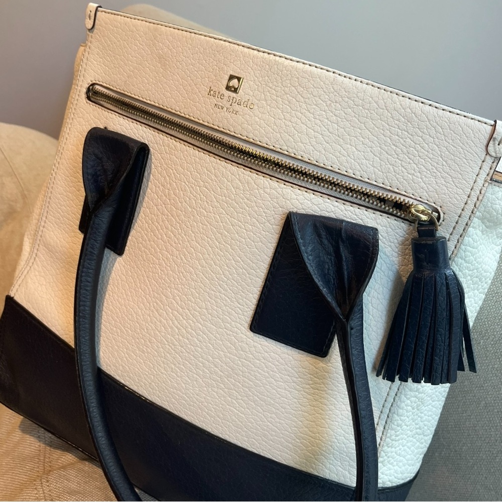 Kate spade leather tote bag 
In a good condition